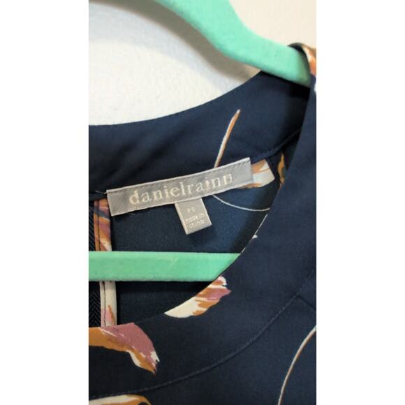 Daniel Rainn Navy Floral Top | Petite Small (PS) | Back Zip | EUC - Picture 3 of 4